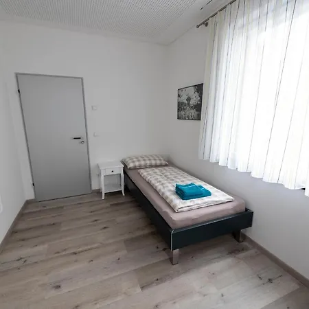 Hostel Stadthaus Seeblick G5 - *